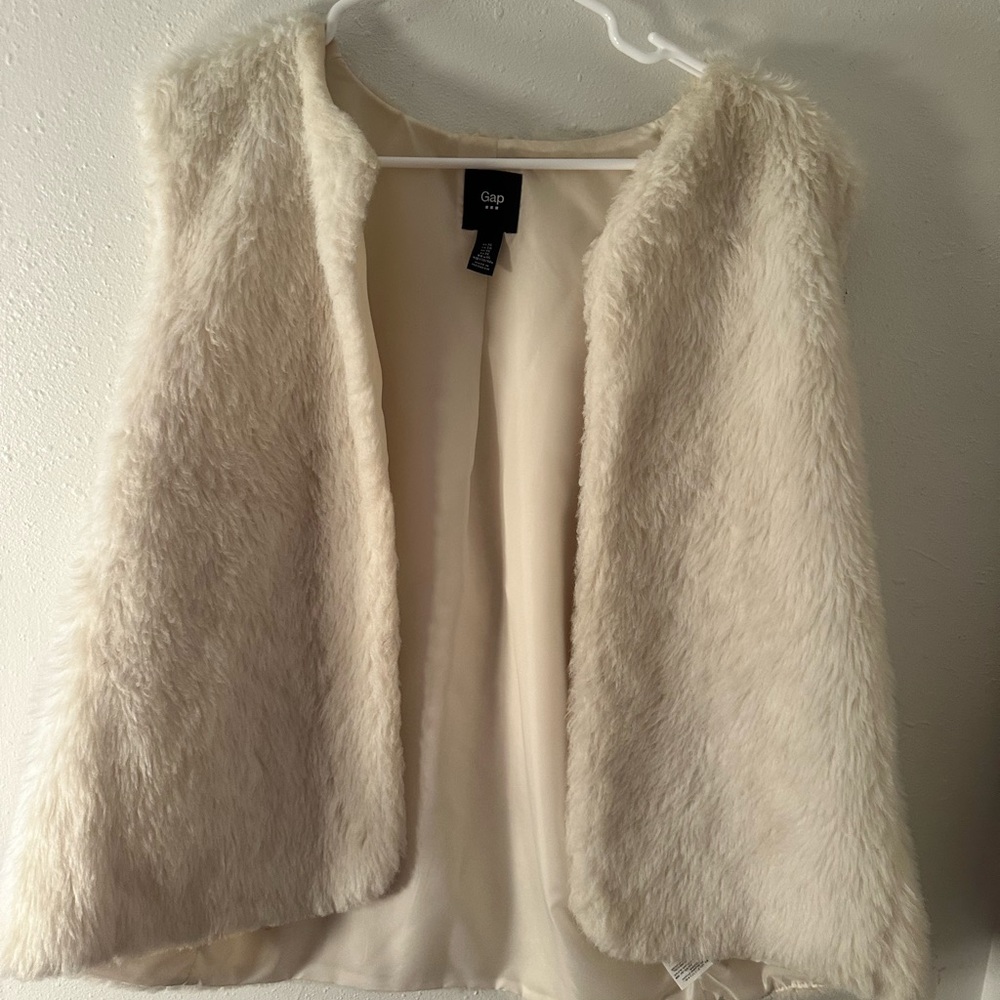 Gap Cream colored fully lined faux fur vest